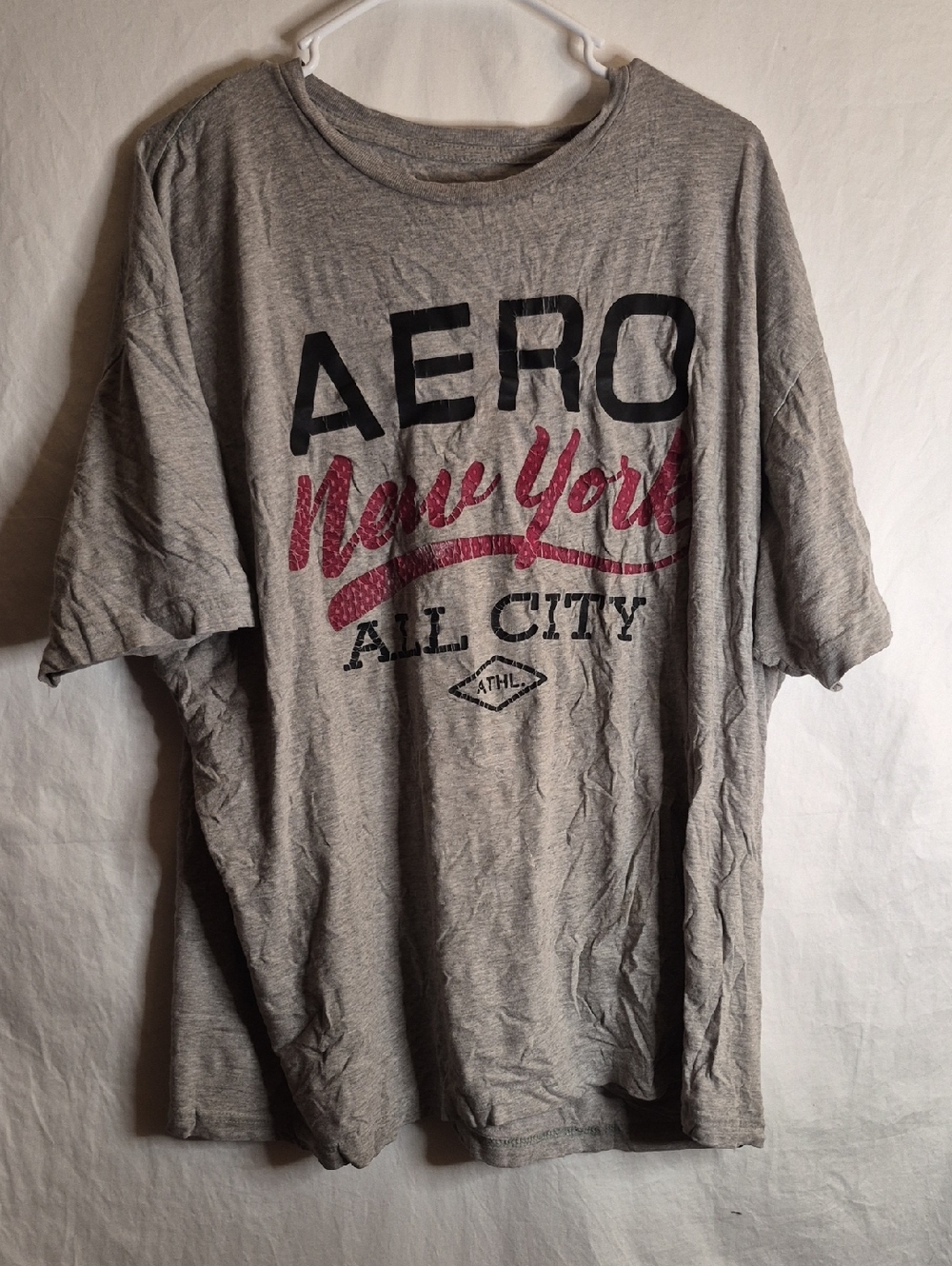 Aeropostale Gray Short-Sleeve Graphic Tee with Red Script